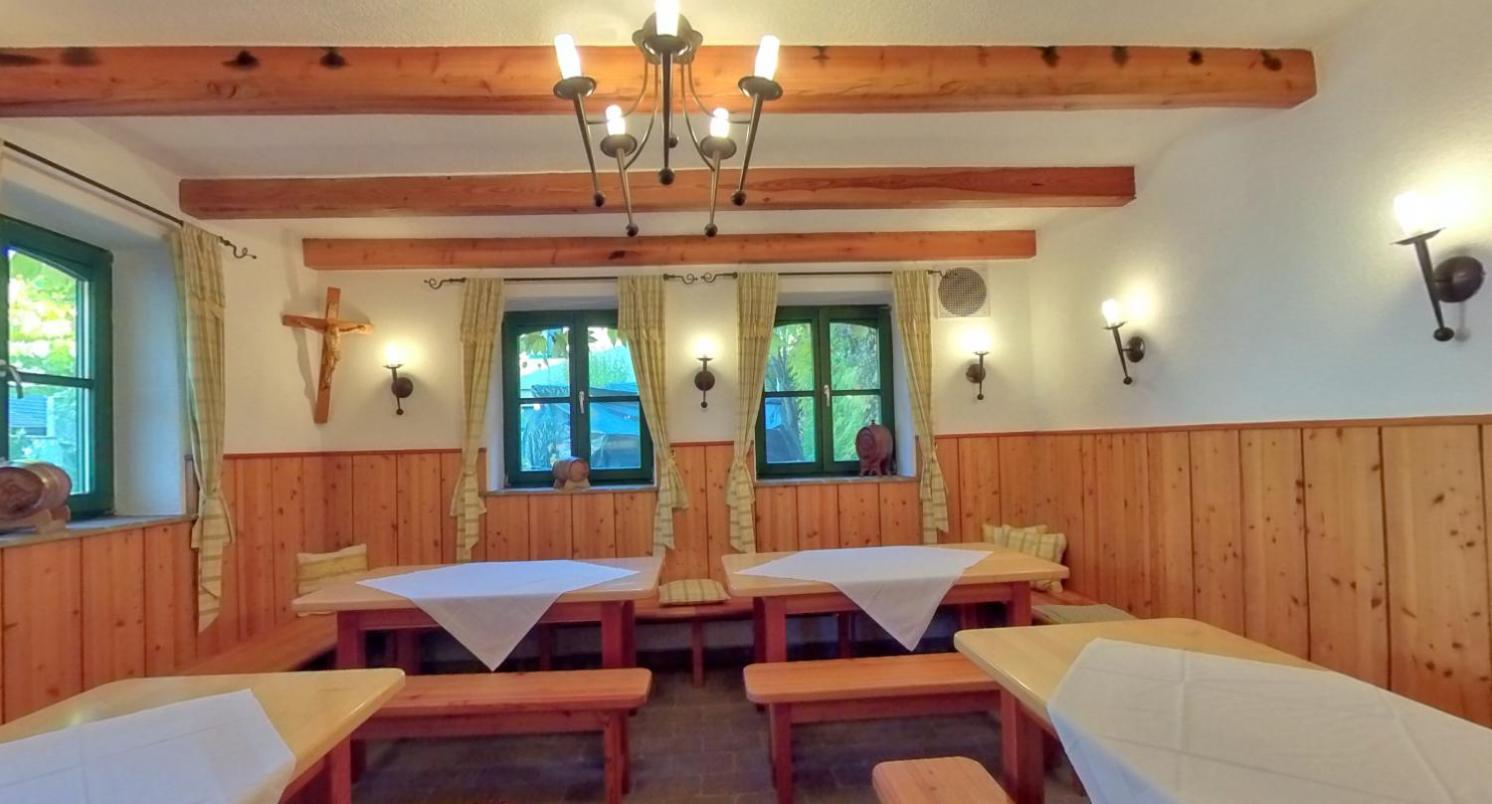 Hotel-Restaurant-Vinothek Felix Sommer Auersthal المظهر الخارجي الصورة