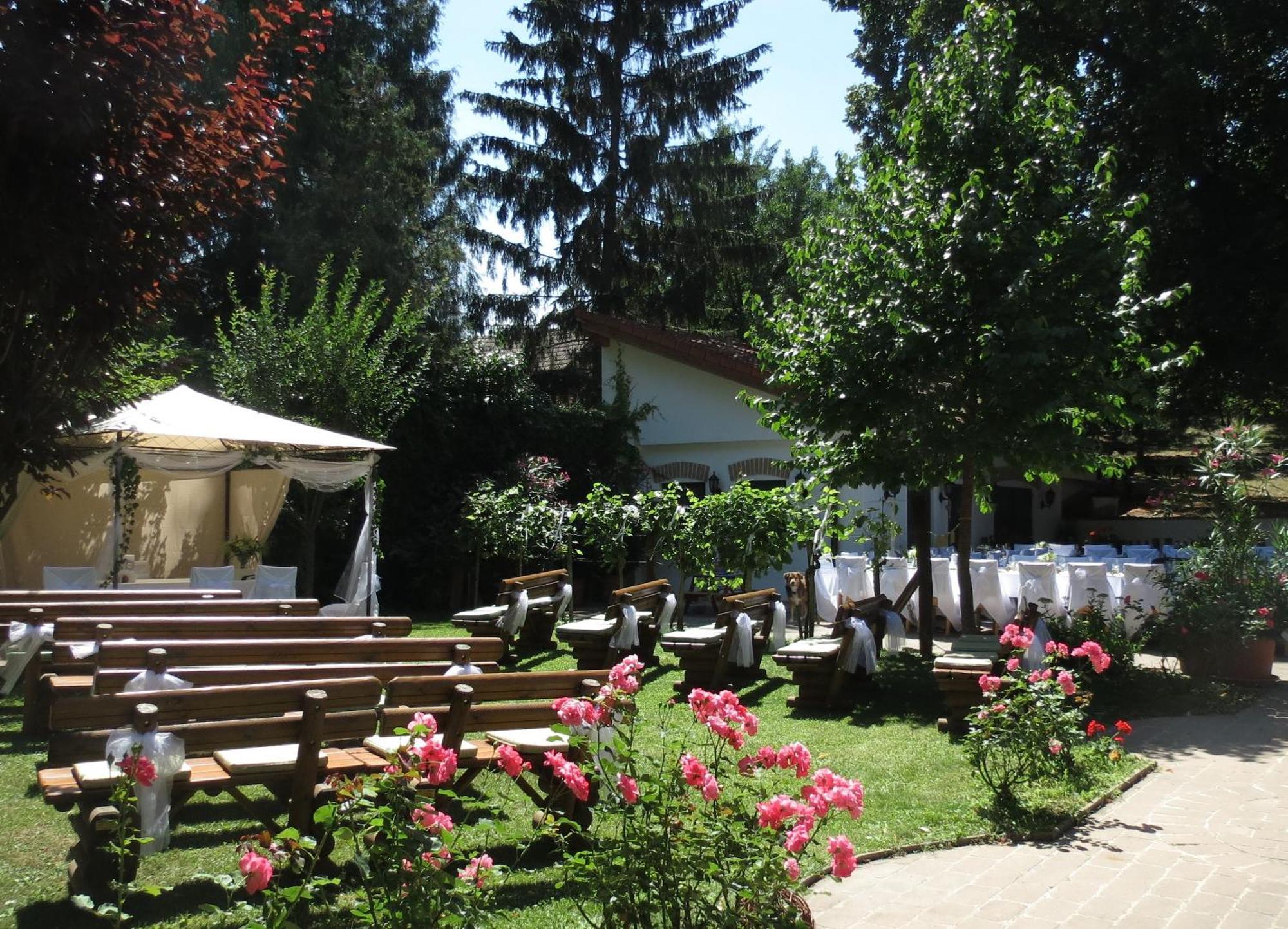 Hotel-Restaurant-Vinothek Felix Sommer Auersthal المظهر الخارجي الصورة