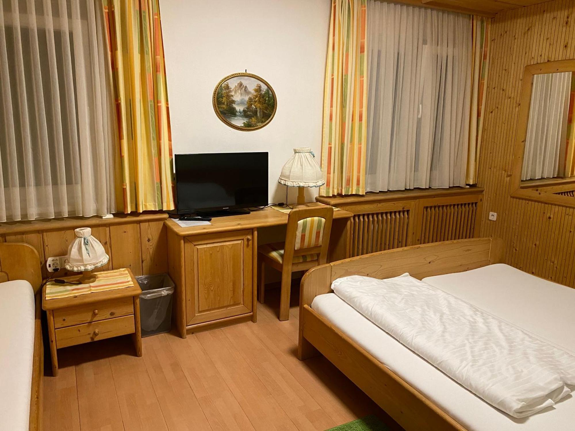Hotel-Restaurant-Vinothek Felix Sommer Auersthal المظهر الخارجي الصورة