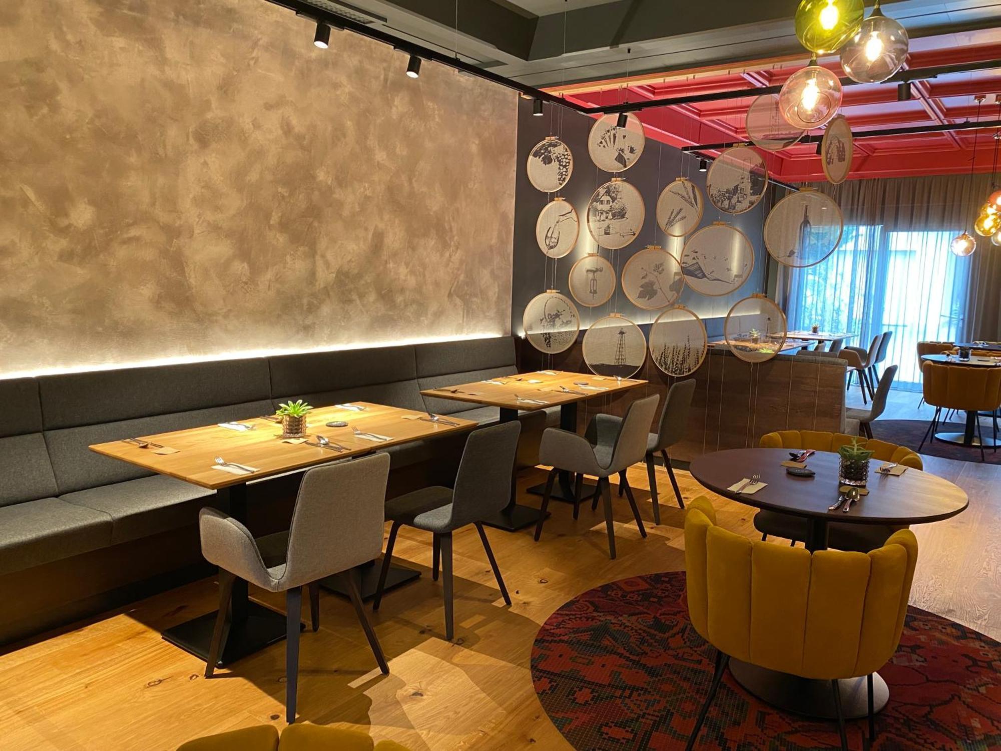 Hotel-Restaurant-Vinothek Felix Sommer Auersthal المظهر الخارجي الصورة